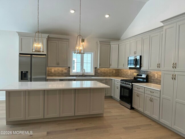 Photo - 10 Johnson Ave