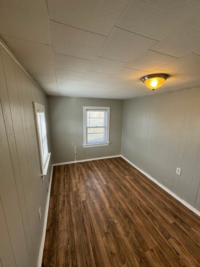 Photo - 868 Midland Ave