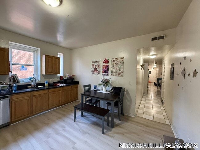 Photo - 1460 Tremont St Unit 3