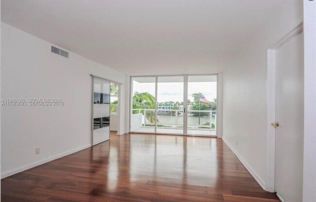 Photo - 5700 Collins Ave Unit 3H