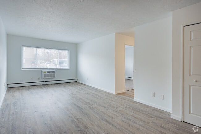2BD, 1BA - 770-900SF - Lakeside