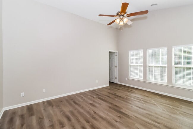 Photo - 135 Winborne Dr