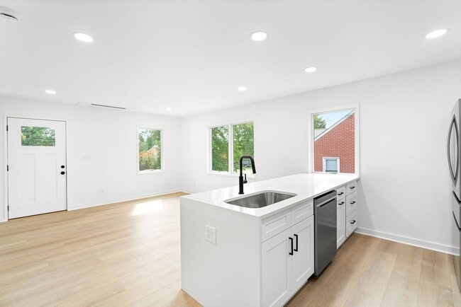 Photo - 1411 Chesapeake St Unit 1411-A