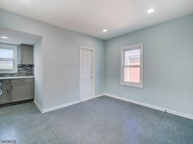 Photo - 27 Honiss St