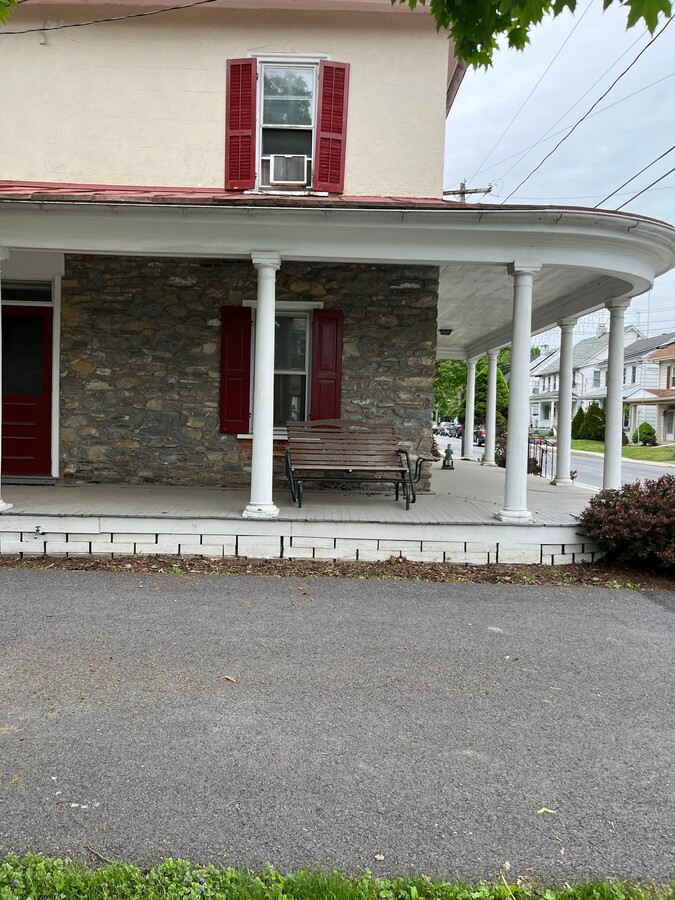 Photo - 206 E Main St