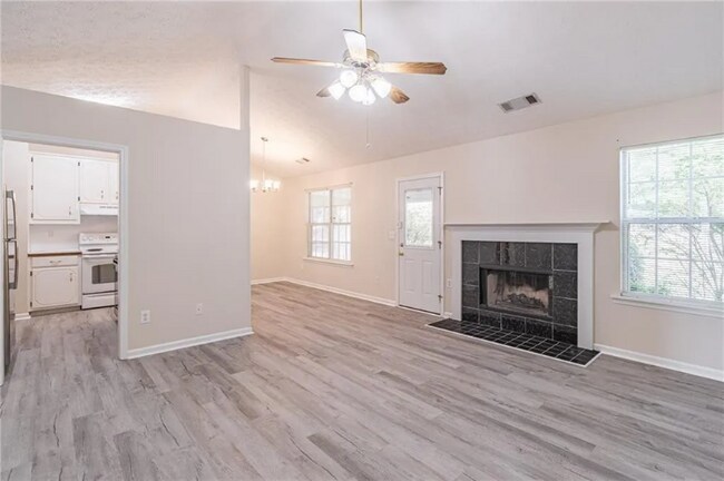 Photo - 1190 Mercury Dr SE