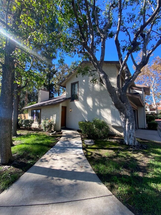 Building Photo - Alta Loma Woods Two Bed with Small Yard an...