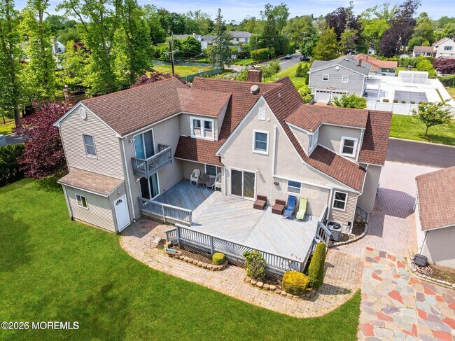 Photo - 334 Norgrove Pl