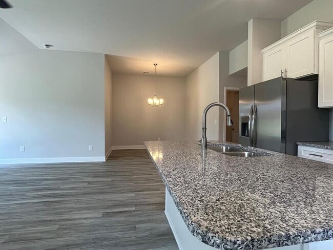 Photo - 108 Bingham Wy