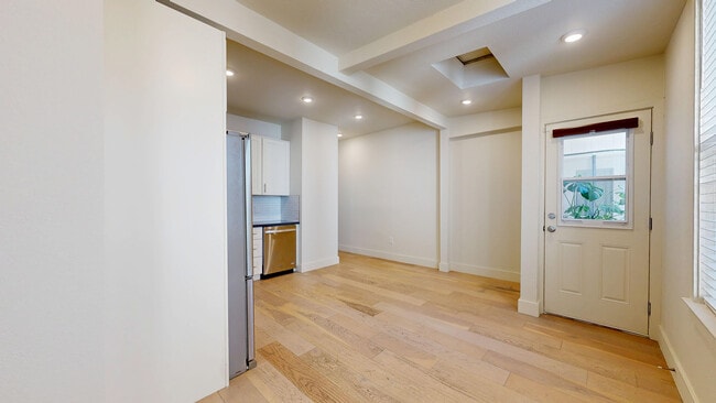 Photo - 644A Natoma St