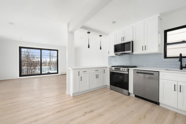 Building Photo - 503 Palisade Ave