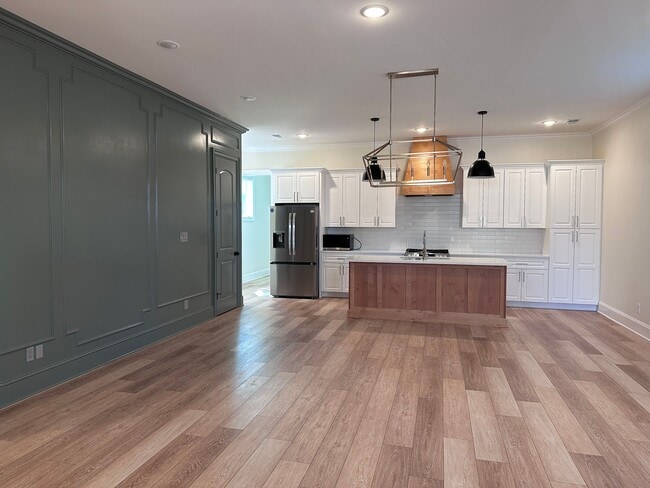 Photo - 226 McCowat St