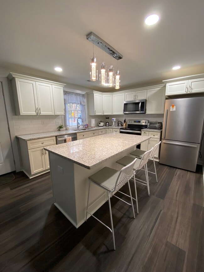 Photo - 421 W Corbin St