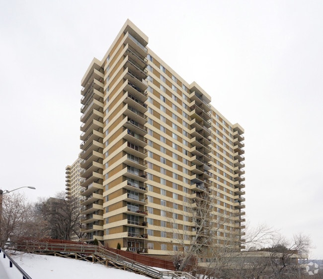 Photo - Hillside Tower