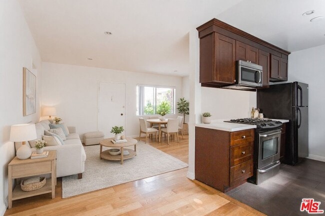 Building Photo - 420 Raymond Ave Unit 4