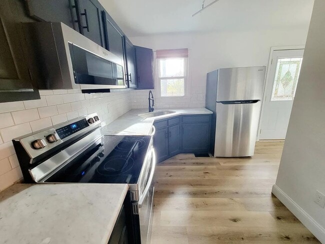 Photo - 1732 Netherfield Ln