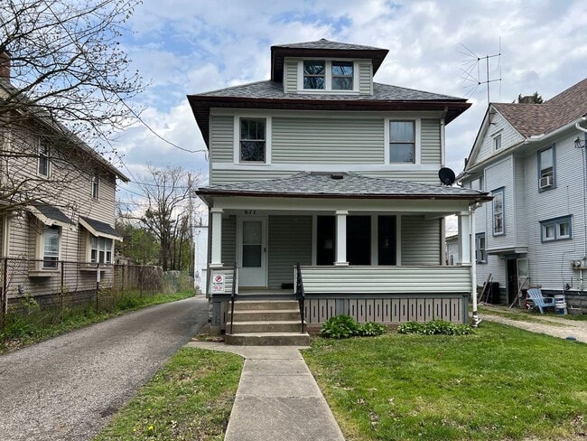 Building Photo - 677 Blaine Ave Unit 1