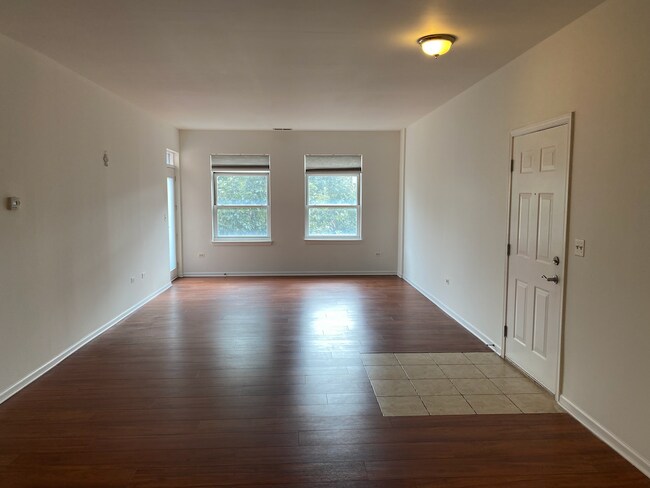 Living Room with Entrance - 758 W 15th St Unit 3A