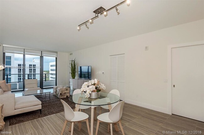 Photo - 1 br, 2 bath Condo - 2960 NE 207th St Unit... Unidad 702