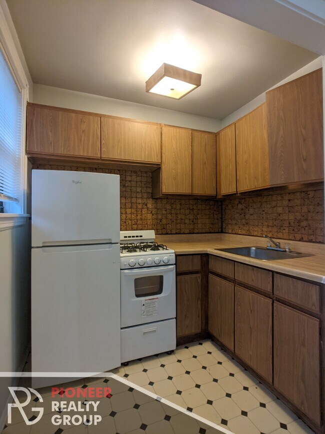 Photo - 739 W Belmont Ave