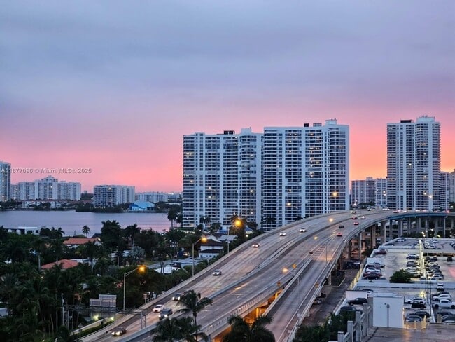 Building Photo - 19201 Collins Ave Unit 1036 Rental