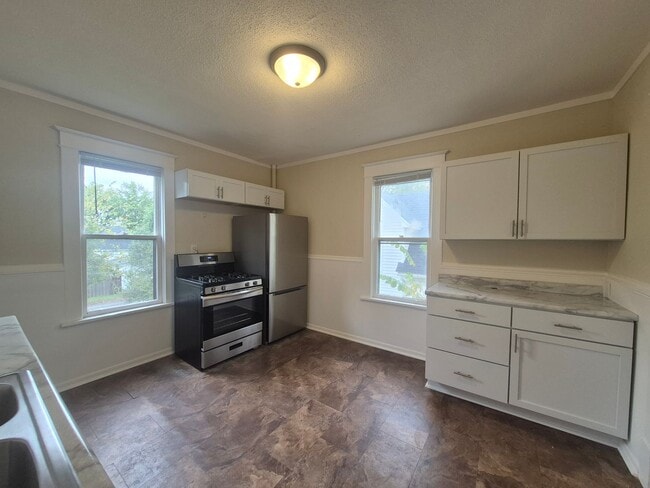 Photo - New!! Main Level 2 Bedroom in St Paul Duplex!! Unit A