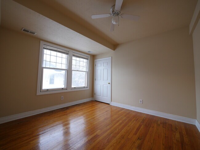 Photo - 229 W Walnut St Unidad Penthouse #6