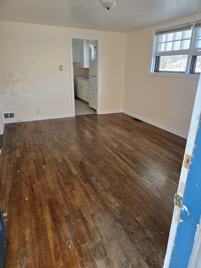 Building Photo - 940 E Benton St Unit 940 Rental