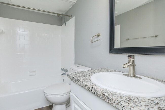 Building Photo - 1212 Hampshire Ln Unit 106-1