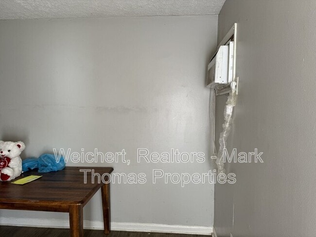 Photo - 402 School St