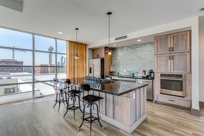 555 Ross apartments — community photo