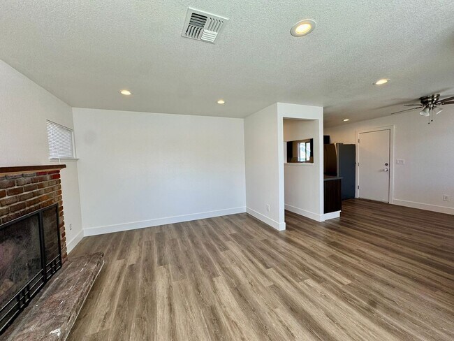 Photo - 421 Thoma St