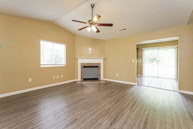 Photo - 2650 Stratford Lake Rd