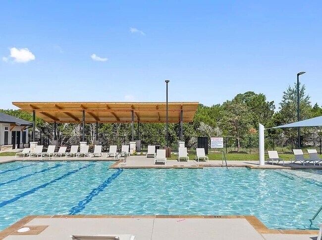 Photo - 2037 Saddlery St