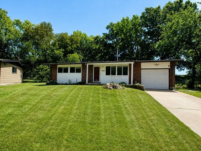 Building Photo - Your next home is waiting! Check out this inviting 3-bedroom