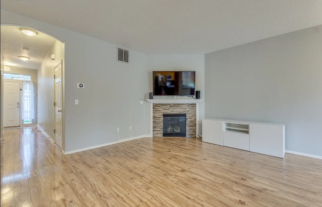 Photo - 20855 SW Skiver St
