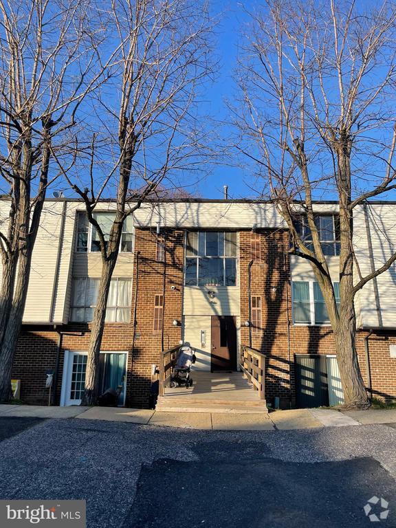 Building Photo - 2201 Strahle St Unit C203 Rental