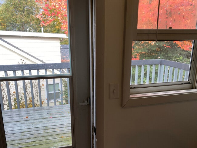 Photo - 902 Townline Rd