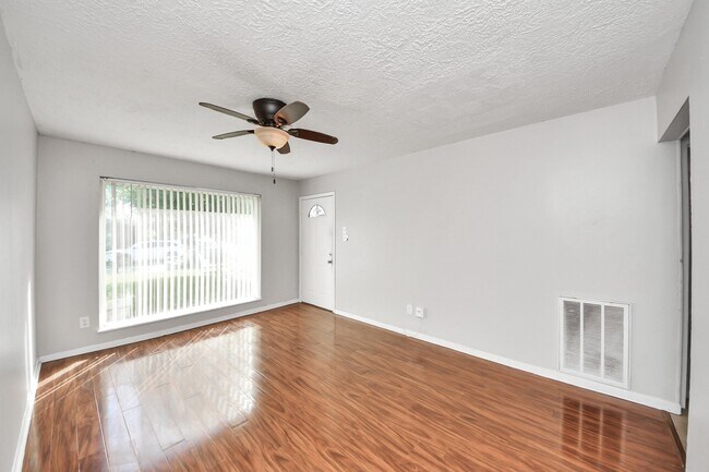 Photo - 12610 Chiswick Rd