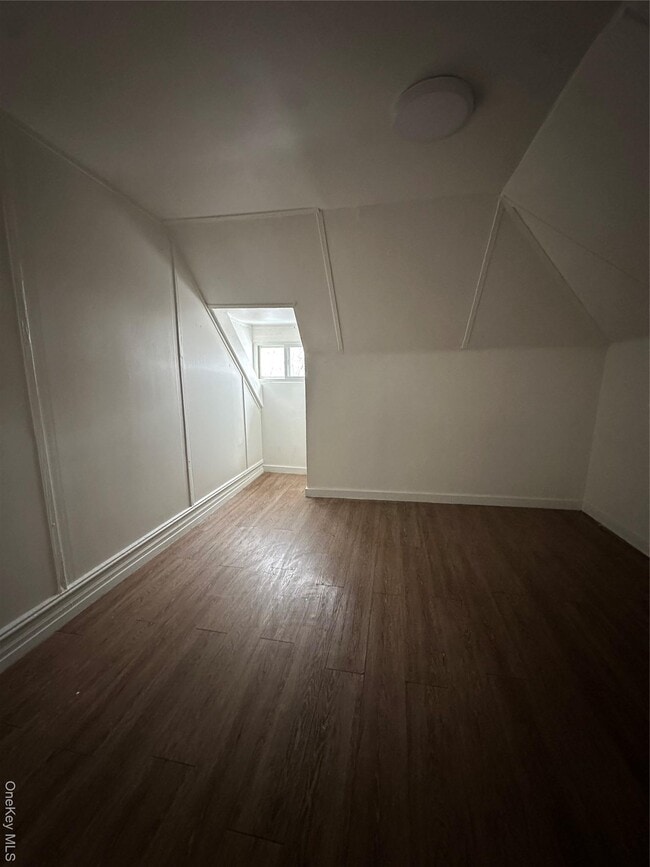 Photo - 33-24 89th St