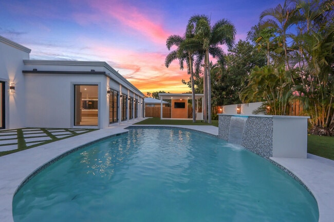 Photo - 391 W Riverside Dr