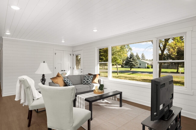 Photo - 15240 Kangaroo St NW