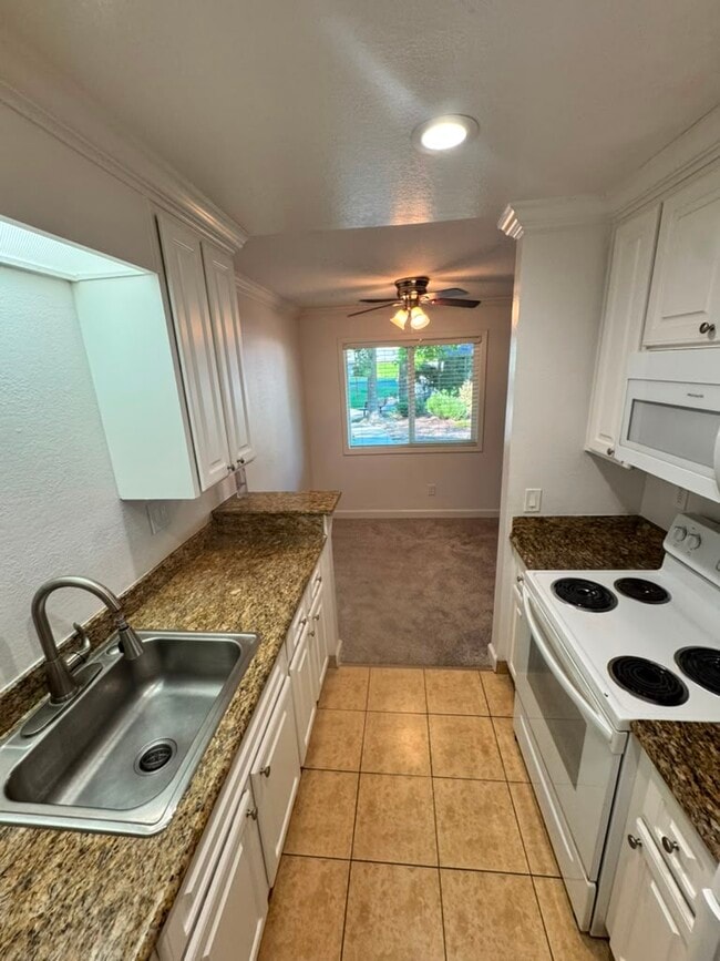 Photo - 356 Robinson St Unidad 32