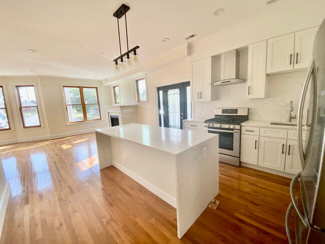 Building Photo - 74 Union St Unit 1