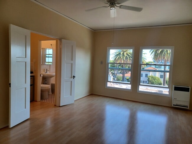 304 Bathroom/Main room - The Larchmoyne