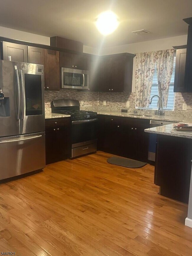 Photo - 572 S 11th St