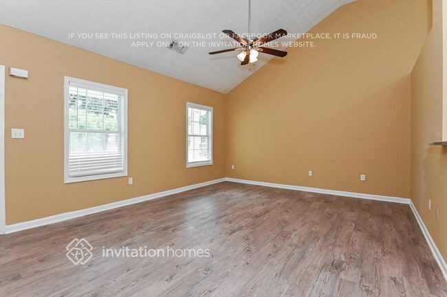 Photo - 552 Bridgeport Pl