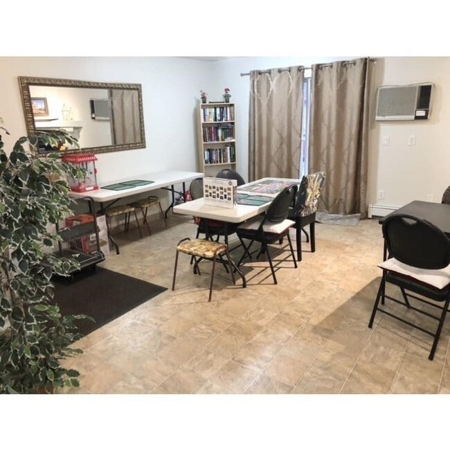 Building Photo - 215 Lowe Rd