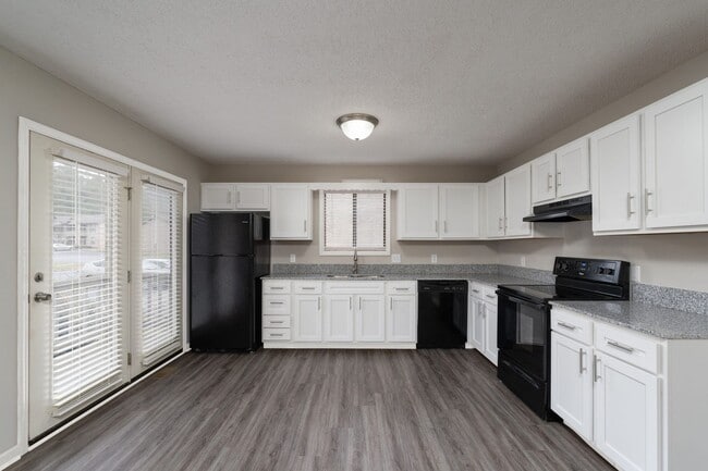 Photo - Country Shores Apartments
