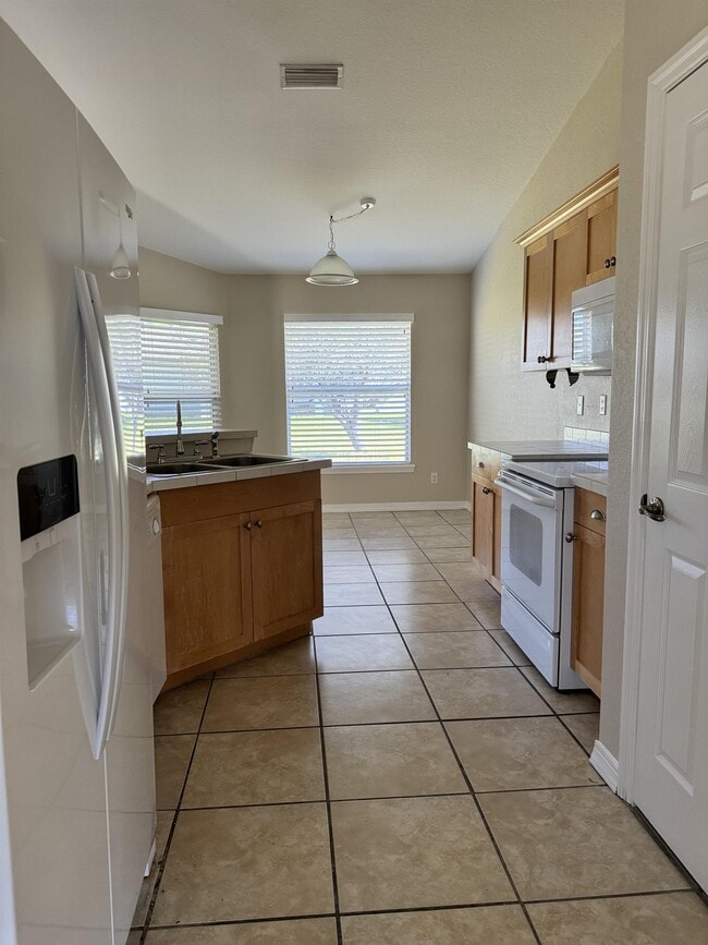 Photo - 3927 SW 16th Pl